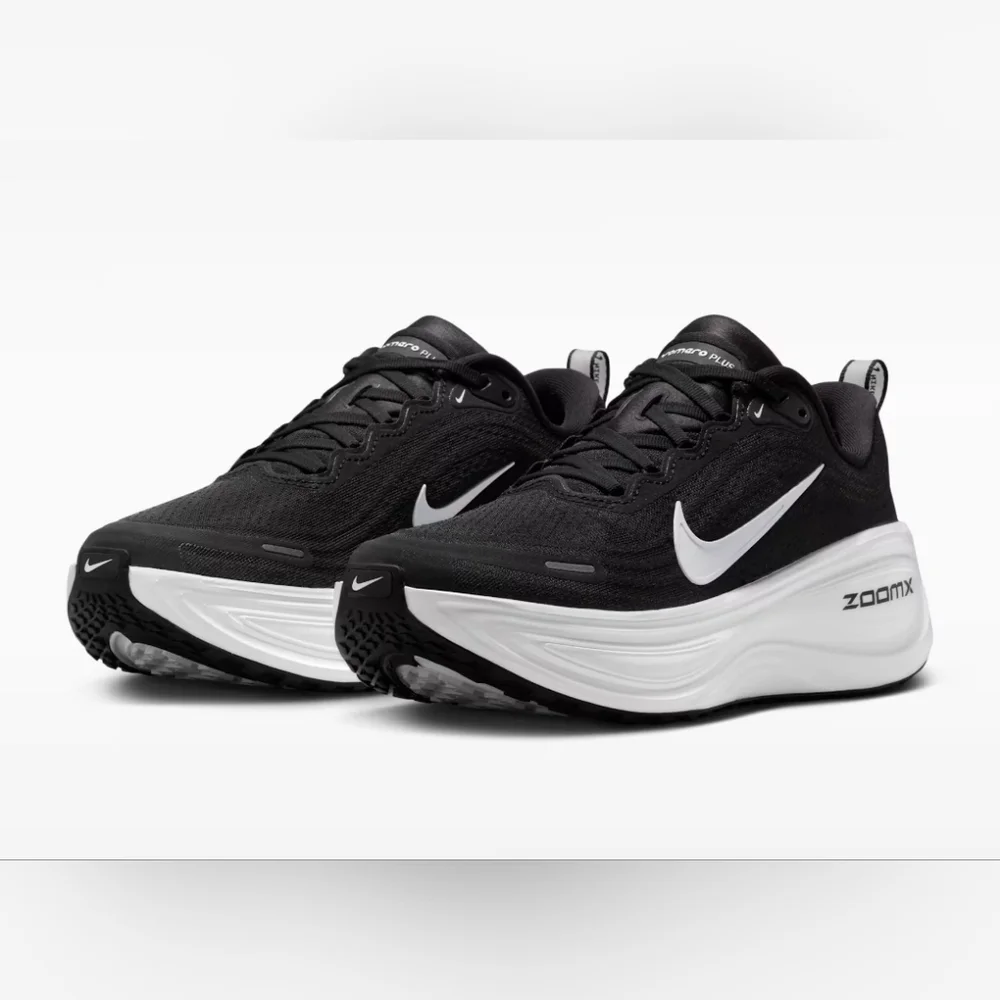 Size 10 Nike Women's  Black & White ZoomX Cushion Running Shoe Retail 180$ - Picture 2 of 9